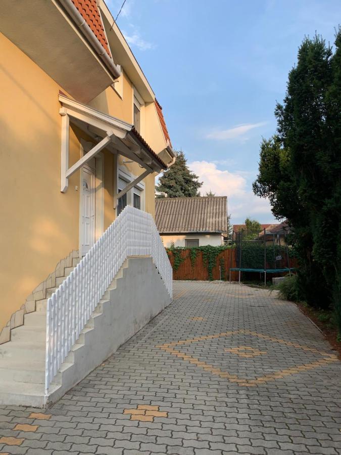 Gázláng Apartman Hajdúszoboszló Esterno foto